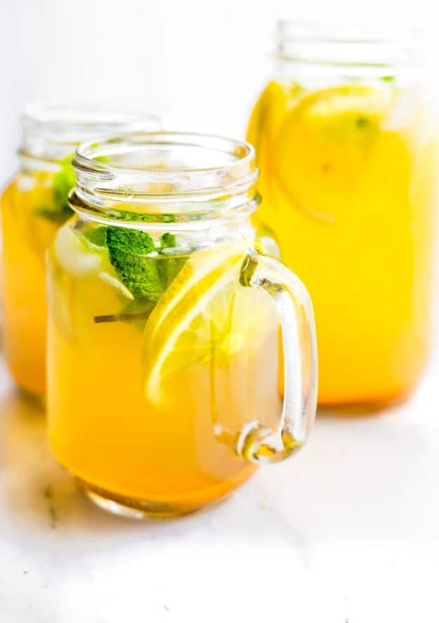 DIY Juice Recipes for Health, Detox and Energy - Turmeric Ginger Lemonade with fresh Mint - Juicing for Beginners With Fruit and Vegetables - Recipe Ideas and Mixes for Juices That Promote Weightloss, Help With Inflammation, For Cancer, For Skin, Cleanse and for Fat Burning - Try These for Kids, for Breakfast, Lunch and Post Workout 