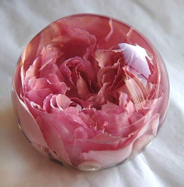 DIY Resin Casting Crafts - Bouquet Of Flowers Preserved in Resin - Homemade Resin and Epoxy Craft Projects and Ideas - How to Make Resin Jewelry - Use Silicon Molds to Make Paper Weights, Creative Christmas Ornaments and Crafts to Make and Sell - Flowers, Pictures, Clocks, Tabletop, Inspiration for Handmade Jewelry and Items to Sell on Etsy #crafts