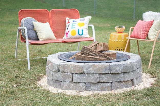 DIY Ideas With Bricks - Build a Fire Pit - Home Decor and Creative Do It Yourself Projects to Make With Bricks - Ideas for Patio, Walkway, Fireplace, Firepit, Mantle, Grill and Art - Inexpensive Decoration Tutorials With Step By Step Instruction for Brick DIY #diy #homeimprovement