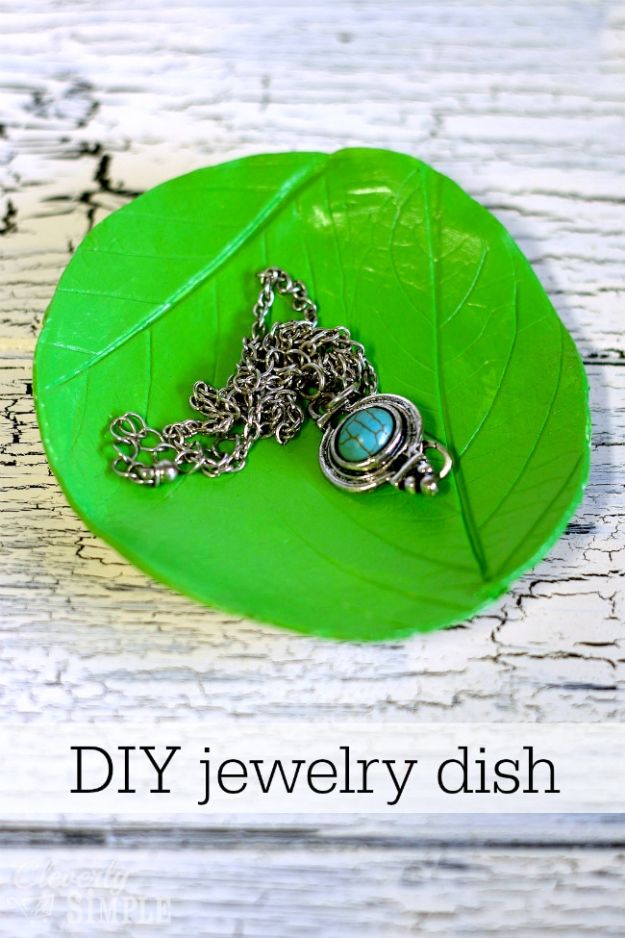 Cheap DIY Gift Ideas - DIY Jewelry Dish Organizer - List of Handmade Gifts on A Budget and Inexpensive Christmas Presents - Do It Yourself Gift Idea for Family and Friends, Mom and Dad, For Guys and Women, Boyfriend, Girlfriend, BFF, Kids and Teens - Dollar Store and Dollar Tree Crafts, Home Decor, Room Accessories and Fun Things to Make At Home #diygifts #christmas #giftideas #diy