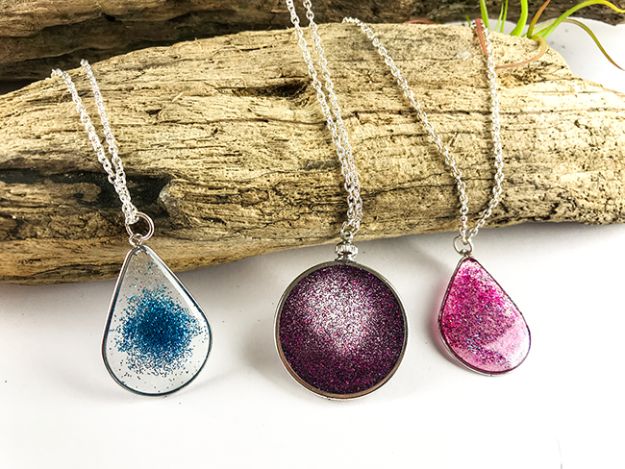 DIY Resin Casting Crafts - Floating Glitter Necklace Using Resin - Homemade Resin and Epoxy Craft Projects and Ideas - How to Make Resin Jewelry - Use Silicon Molds to Make Paper Weights, Creative Christmas Ornaments and Crafts to Make and Sell - Flowers, Pictures, Clocks, Tabletop, Inspiration for Handmade Jewelry and Items to Sell on Etsy #crafts