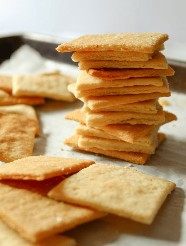 Keto Snacks - Keto Butter Crackers – Keto Friendly - Keto Snack Recipes and Easy Low Carb Foods for the Ketogenic Diet On the Go #keto #ketodiet #ketorecipes