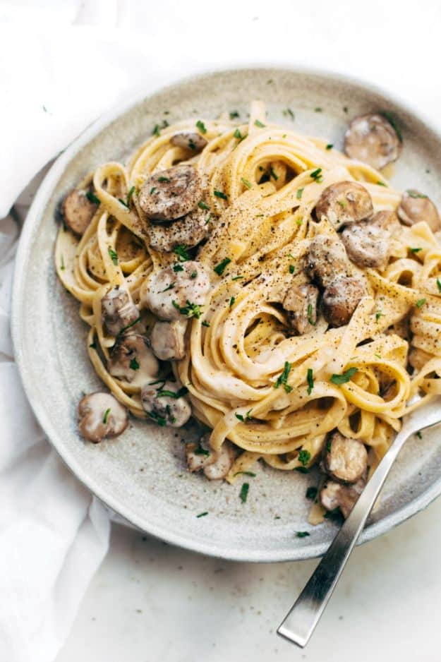  Easy Pasta Recipes for Dinner - Mushroom Fettuccine - Quick and Simple Dinner Recipe Ideas for Weeknight and Last Minute Supper - Chicken, Ground Beef, Fish, Pasta, Healthy Salads, Low Fat and Vegetarian Dishes #easyrecipes #dinnerideas #recipes