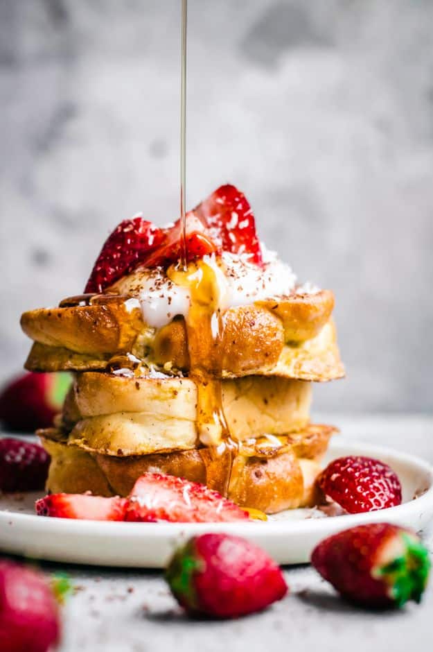 French Toast Recipes - Lemon Vanilla French Toast With Strawberries - Best Brunch Bites and Breakfast Ideas for French Toast - Stuffed, Baked and Creme Brulee Toasts With Fruit - Healthy Sugar Free, Gluten Free and Keto Versions - Casserole Ideas for Parties and Feeding A Crowd, Sticks and Overnight Prep - How To Make French Toast Perfectly, Classic Powdered Sugar French Toast Recipe #breakfast #frenchtoast