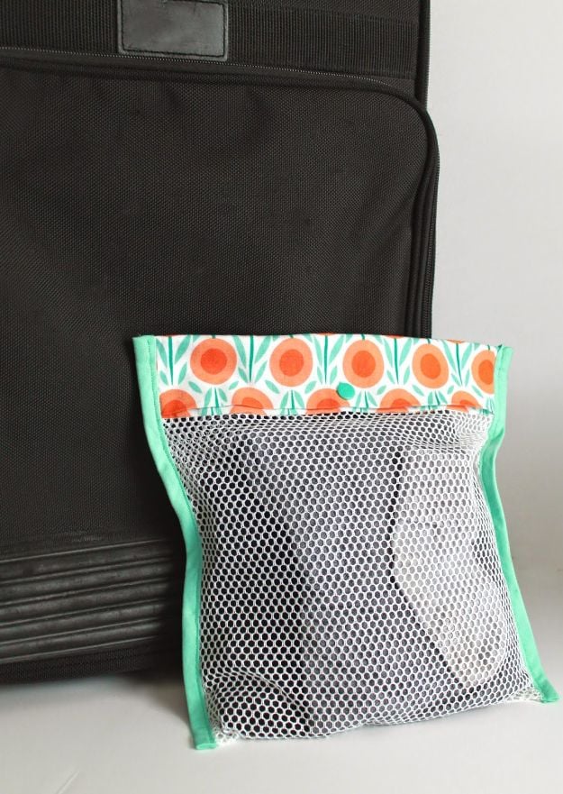 Sewing Projects for Beginners - Simple Mesh Bag - Easy Sewing Project Ideas and Free Patterns for Basic Clothing, Kids Clothes, Quick Baby Gifts, DIY Bags, Sewing Crafts to Make and Sell on Etsy - Scarf Tutorial, Blankets, Stuffed Animals, Home Decor and Linens, Curtains and Bedding, Hand Sewn cute christmas gifts to sew 