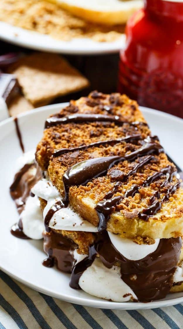 French Toast Recipes - S’mores French Toast - Best Brunch Bites and Breakfast Ideas for French Toast - Stuffed, Baked and Creme Brulee Toasts With Fruit - Healthy Sugar Free, Gluten Free and Keto Versions - Casserole Ideas for Parties and Feeding A Crowd, Sticks and Overnight Prep - How To Make French Toast Perfectly, Classic Powdered Sugar French Toast Recipe #breakfast #frenchtoast
