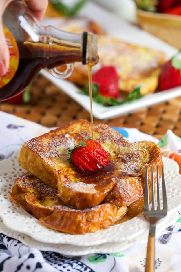 French Toast Recipes - Very Best French Toast - Best Brunch Bites and Breakfast Ideas for French Toast - Stuffed, Baked and Creme Brulee Toasts With Fruit - Healthy Sugar Free, Gluten Free and Keto Versions - Casserole Ideas for Parties and Feeding A Crowd, Sticks and Overnight Prep - How To Make French Toast Perfectly, Classic Powdered Sugar French Toast Recipe #breakfast #frenchtoast