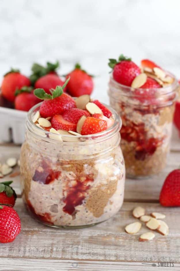 Overnight Oats Recipes - Almond Strawberry Overnight Oats - Easy Breakfast Recipe Idea - Healthy Fruit to Add Blueberry, Banana, Strawberry and Pineapple, Apple Cinnamon - Brunch Ideas and Kids Breakfasts #recipes #overnightoats