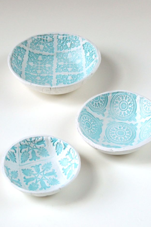 Cheap Last Minute Gifts DIY - DIY Stamped Clay Bowls - Inexpensive DIY Gift Ideas To Make On A Budget - Homemade Christmas and Birthday Presents to Make For Mom, Dad, Daughter & Son, Kids, Friends and Family - Cool and Creative Crafts, Home Decor and Accessories, Fun Gadgets and Phone Stuff - Quick Gifts From Dollar Tree Items #diygifts #cheapgifts #christmasgifts