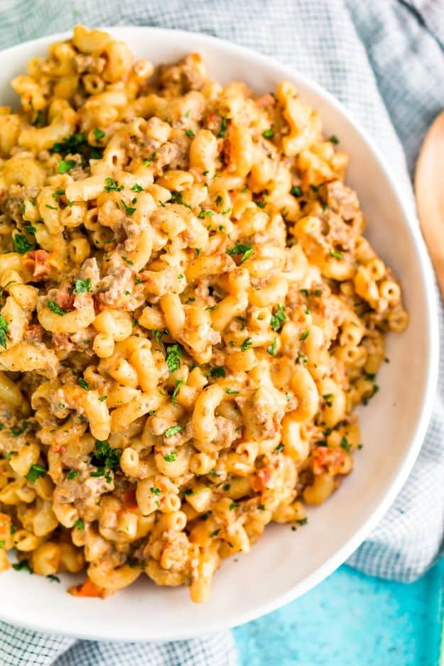 Macaroni and Cheese Recipes - One-Pot Chili Mac n Cheese - Best Mac and Cheese Recipe - Baked, Crockpot, Stovetop and Easy, Quick Variations - Homemade, Creamy Sauce - Pioneer Woman Favorites - Velveets Cheddar and 3 Cheese Bacon, Breadcrumbs   