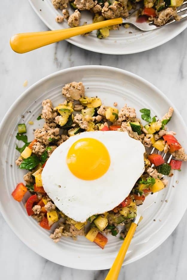 Ground Turkey Recipes - Paleo Ground Turkey With Squash and Peppers - Healthy and Easy Turkey Recipe Ideas for Dinner, Lunch, Snack - Quick Crockpot and Instant Pot, Casserole, Meatballs, Pasta and Burgers - Keto Friendly and Low Carb, Paleo, Gluten Free #turkeyrecipes
