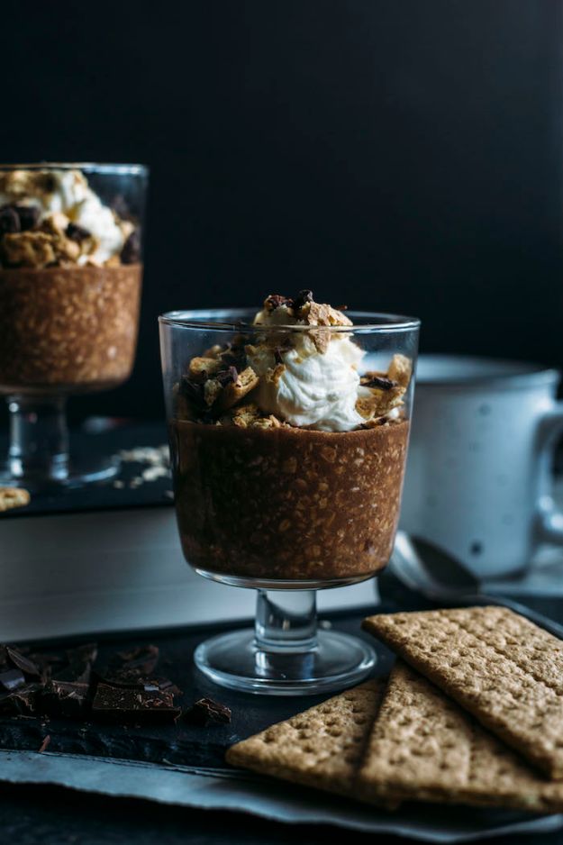 Overnight Oats Recipes - S’mores Overnight Oats - Easy Breakfast Recipe Idea - Healthy Fruit to Add Blueberry, Banana, Strawberry and Pineapple, Apple Cinnamon - Brunch Ideas and Kids Breakfasts #recipes #overnightoats