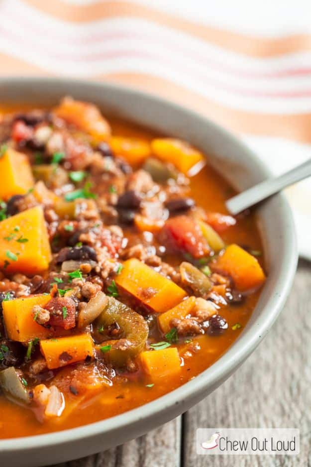 Chili Recipes - Butternut Squash Chili - Easy Crockpot, Instant Pot and Stovetop Chili Ideas - Healthy Weight Watchers, Pioneer Woman - No Beans, Beef, Turkey, Chicken  #chili #recipes 
