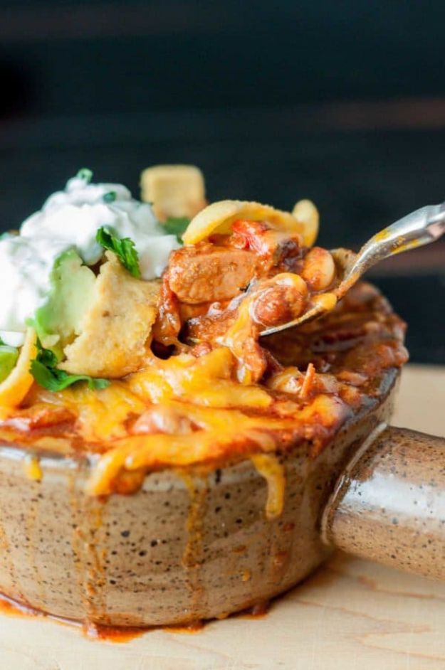 Chili Recipes - Chorizo Chicken Chili With Lime Cilantro Sour Cream - Easy Crockpot, Instant Pot and Stovetop Chili Ideas - Healthy Weight Watchers, Pioneer Woman - No Beans, Beef, Turkey, Chicken  #chili #recipes 