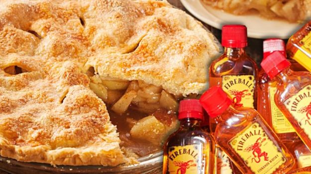 Fireball Whiskey Recipes - Fireball Whisky Apple Pie- Fire ball Whisky Recipe Ideas - Pie, Desserts, Drinks, Homemade Food and Cocktails - Easy Treats and Christmas Dishes #fireball #recipes #food 