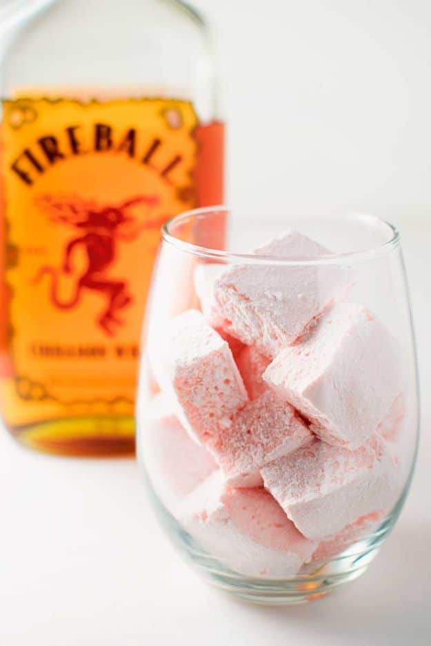 Fireball Whiskey Recipes - Fireball Whisky Marshmallows - Fire ball Whisky Recipe Ideas - Pie, Desserts, Drinks, Homemade Food and Cocktails - Easy Treats and Christmas Dishes #fireball #recipes #food 