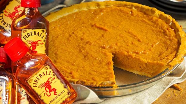 Fireball Whiskey Recipes - Fireball Whisky Pumpkin Pie - Fire ball Whisky Recipe Ideas - Pie, Desserts, Drinks, Homemade Food and Cocktails - Easy Treats and Christmas Dishes #fireball #recipes #food 