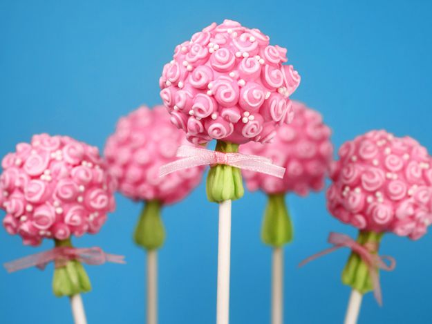 Cake Pop Recipes and Ideas - Flower Bouquet Cake Pops - Easy Recipe for Chocolate, Funfetti Birthday, Oreo, Red Velvet - Wedding and Christmas DIY #cake #recipes 