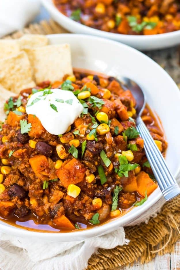 Chili Recipes - Healthy Sweet Potato Ground Turkey Chili - Easy Crockpot, Instant Pot and Stovetop Chili Ideas - Healthy Weight Watchers, Pioneer Woman - No Beans, Beef, Turkey, Chicken  #chili #recipes 