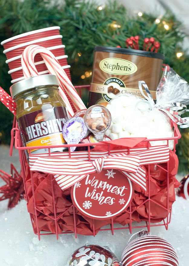 DIY Christmas Gifts - Hot Chocolate Gift Basket - Easy Handmade Gift Ideas for Xmas Presents - Cheap Projects to Make for Holiday Gift Giving - Mom, Dad, Boyfriend, Girlfriend, Husband, Wife #diygifts #christmasgifts 