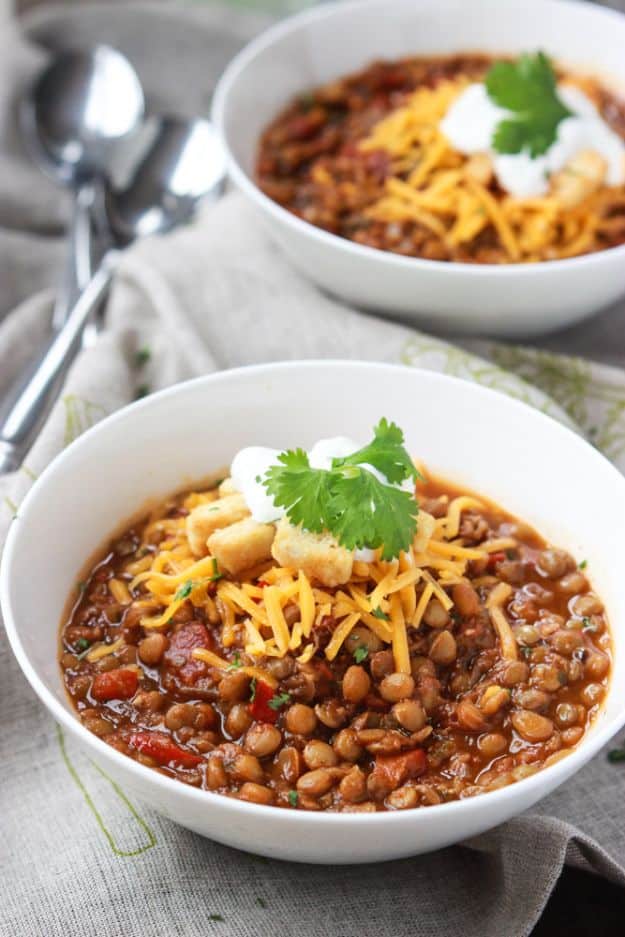 Chili Recipes - Lentil Chili - Easy Crockpot, Instant Pot and Stovetop Chili Ideas - Healthy Weight Watchers, Pioneer Woman - No Beans, Beef, Turkey, Chicken  #chili #recipes 