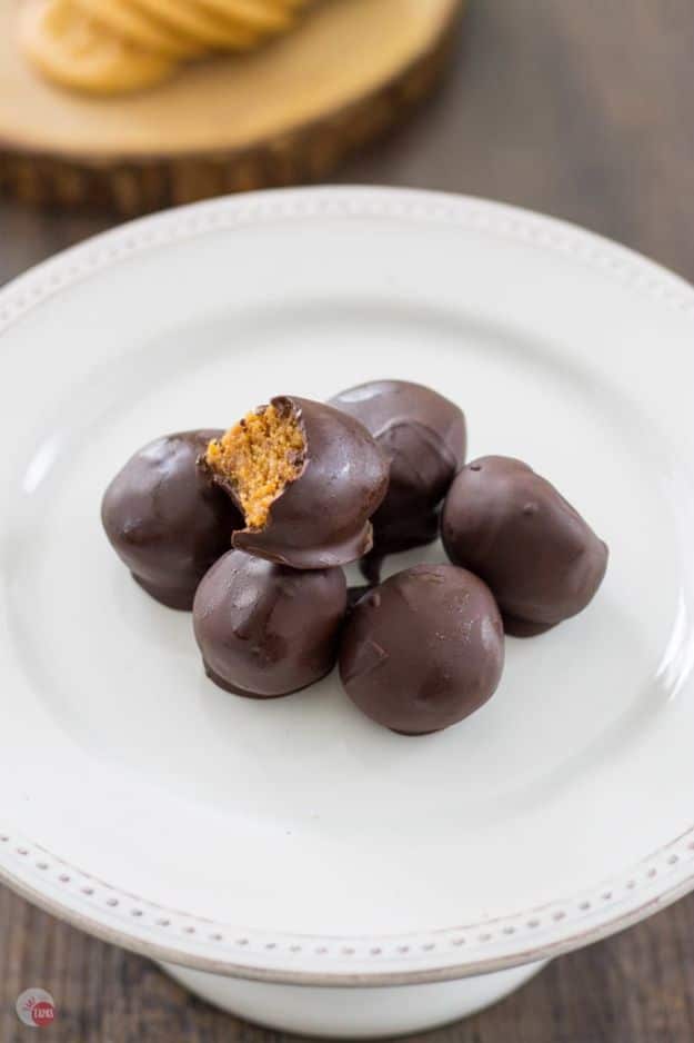 Fireball Whiskey Recipes - Salted Fireball Dulce De Leche Truffles - Fire ball Whisky Recipe Ideas - Pie, Desserts, Drinks, Homemade Food and Cocktails - Easy Treats and Christmas Dishes #fireball #recipes #food 