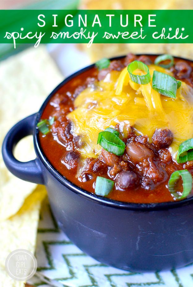 Chili Recipes - Signature Spicy, Smoky, Sweet Chili - Easy Crockpot, Instant Pot and Stovetop Chili Ideas - Healthy Weight Watchers, Pioneer Woman - No Beans, Beef, Turkey, Chicken  #chili #recipes 