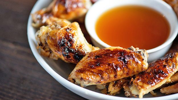 Fireball Whiskey Recipes - Slow-Cooker Fireball Chicken Wings - Fire ball Whisky Recipe Ideas - Pie, Desserts, Drinks, Homemade Food and Cocktails - Easy Treats and Christmas Dishes #fireball #recipes #food 