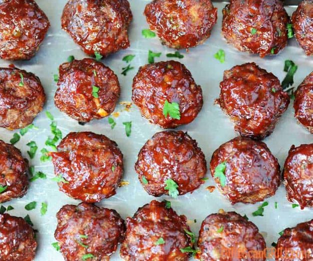 Fireball Whiskey Recipes - Smoked Fireball Whisky Meatballs - Fire ball Whisky Recipe Ideas - Pie, Desserts, Drinks, Homemade Food and Cocktails - Easy Treats and Christmas Dishes #fireball #recipes #food 