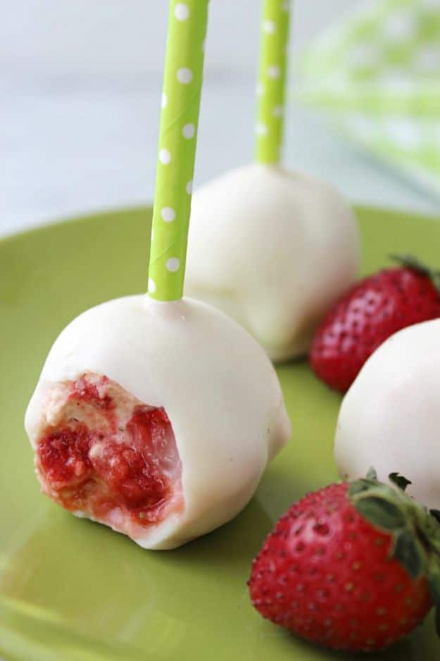 Cake Pop Recipes and Ideas - Strawberry Shortcake Cake Pops - Easy Recipe for Chocolate, Funfetti Birthday, Oreo, Red Velvet - Wedding and Christmas DIY #cake #recipes 