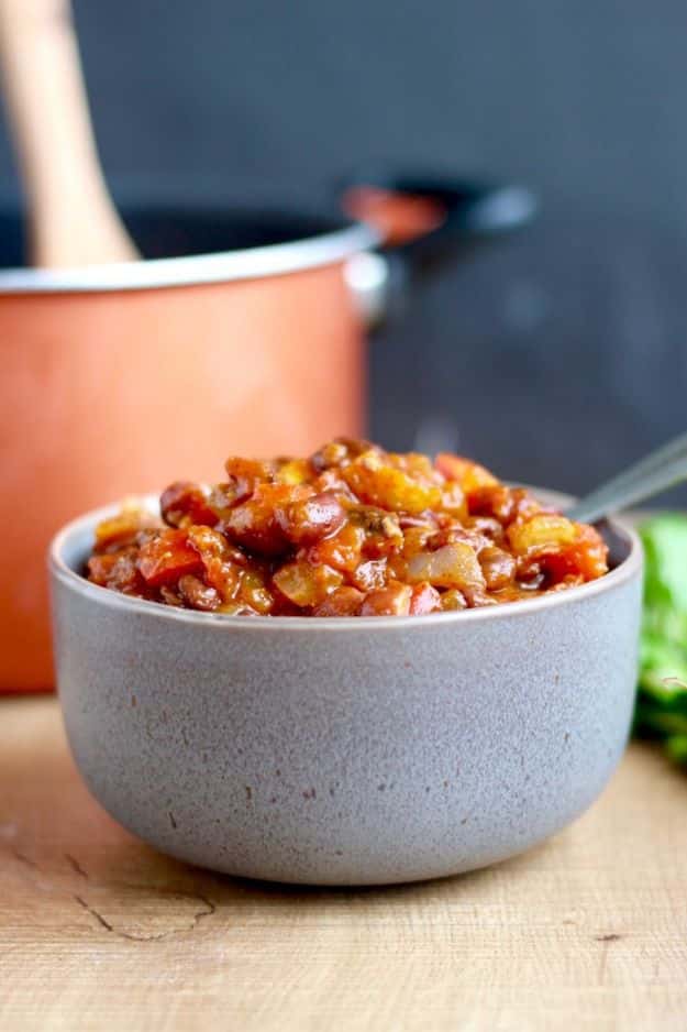 Chili Recipes - Vegetarian Pumpkin Chili - Easy Crockpot, Instant Pot and Stovetop Chili Ideas - Healthy Weight Watchers, Pioneer Woman - No Beans, Beef, Turkey, Chicken  #chili #recipes 