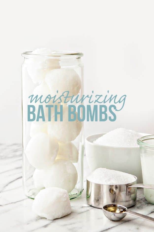 DIY Bath Bombs - DIY Moisturizing Bath Bombs - Easy DIY Bath Bomb Recipe Ideas - How to Make Bath Bombs at Home - Best Lush Copycats, Lavender, Glitter Homemade Bath Fizzies #bathbombs #diyideas