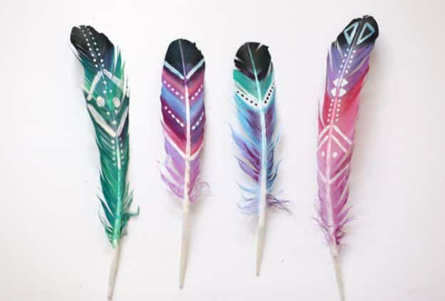 Fun DIY Ideas for Adults - DIY Painted Feathers - Easy Crafts and Gift Ideas , Cool Projects That Are Fun to Make - Crafts Idea for Men and Women 