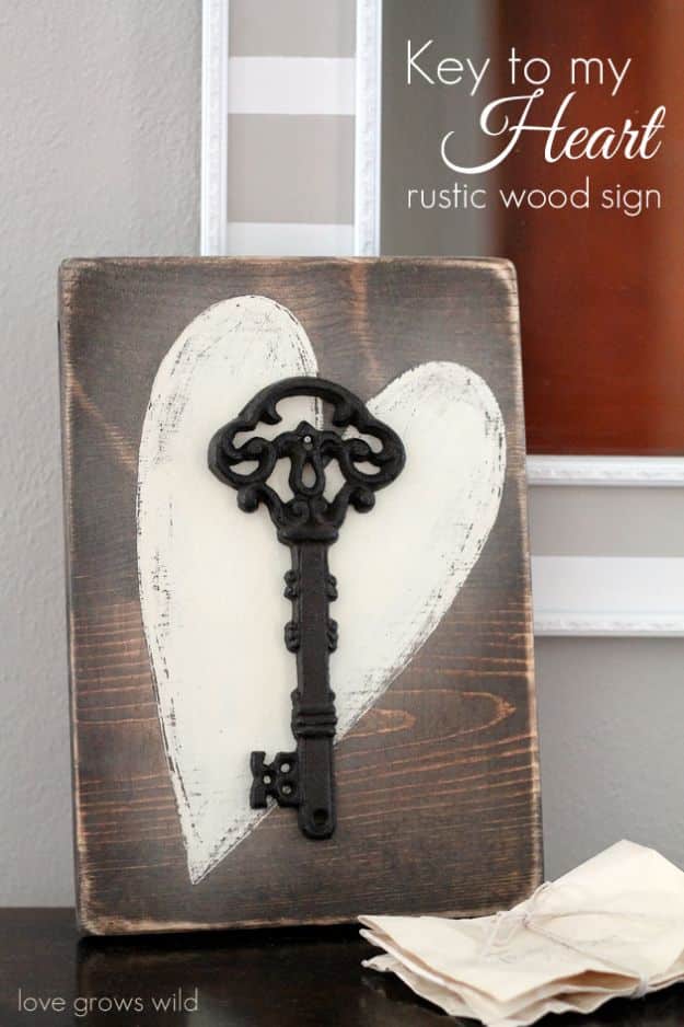 Inexpensive Wall Decor Ideas for Your Room. Creative DIY art on a budget is perfect for home, dorm, teens and kids bedrooms. Tutorials and Instructions. - Key to my Heart Rustic Wood Sign - Easy Room Decor Projects for The Home 