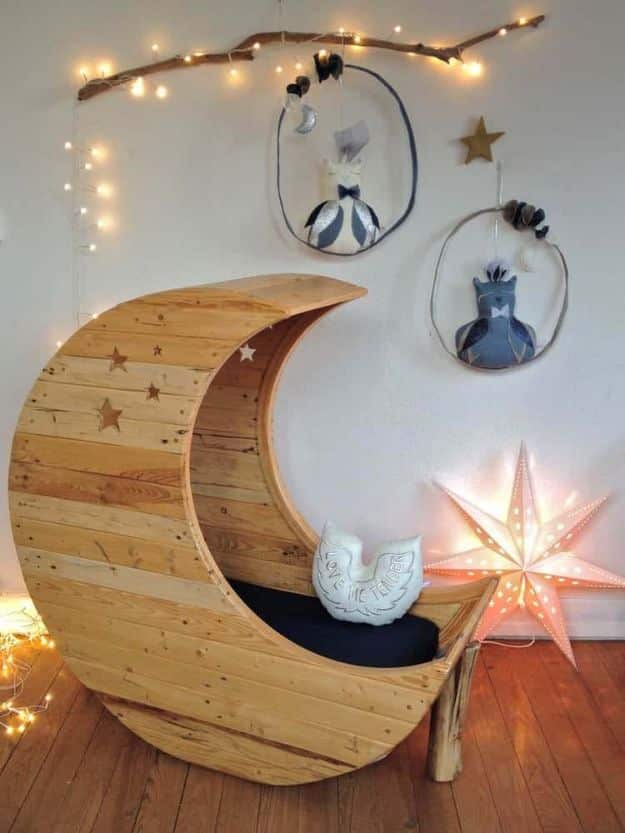 Make This Pallet Half Moon Cradle For That Special Baby