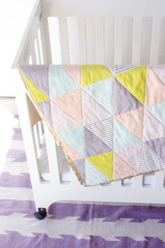 Easy Quilt Ideas for Beginners - One Hour Triangle Quilt - Free Quilt Patterns and Simple Projects With Fat Quarters - How to Make Baby Blankets, Table Runners, Jelly Rolls