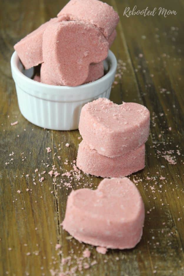DIY Bath Bombs - Pink Himalayan Salt Bath Bombs - Easy DIY Bath Bomb Recipe Ideas - How to Make Bath Bombs at Home - Best Lush Copycats, Lavender, Glitter Homemade Bath Fizzies #bathbombs #diyideas