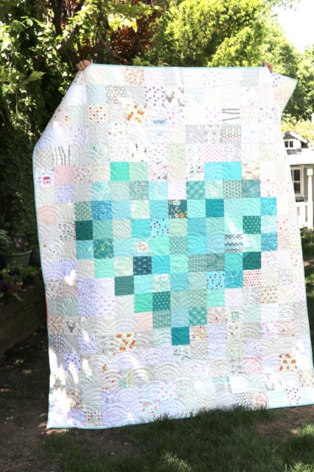 Easy Quilt Ideas for Beginners - Pixelated Heart Patchwork Quilt - Free Quilt Patterns and Simple Projects With Fat Quarters - How to Make Baby Blankets, Table Runners, Jelly Rolls