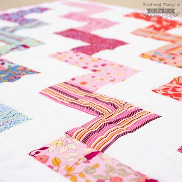 Easy Quilt Ideas for Beginners - Zig Zag Quilt - Free Quilt Patterns and Simple Projects With Fat Quarters - How to Make Baby Blankets, Table Runners, Jelly Rolls