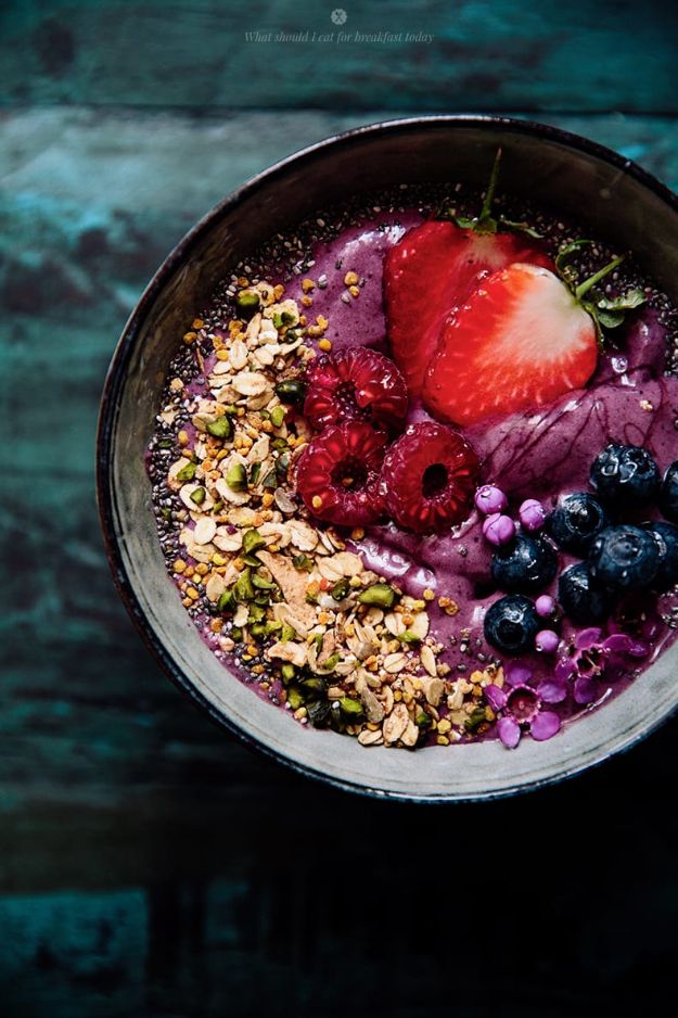 Recipes for Clean Eating - Acai Bowl of Goodness - Raw and Whole Foods, Unprocessed Meal and Snack Ideas for Lunch and Dinner - Fresh, Healthy Foods and Recipe Ideas