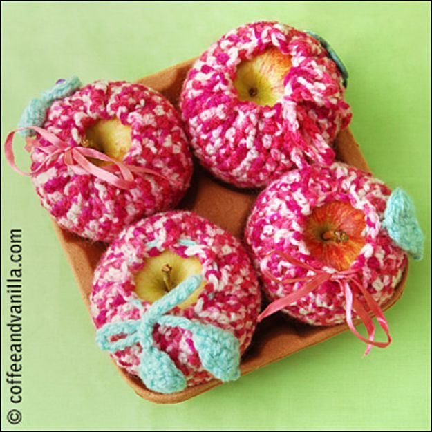 DIY Apple Crafts | Crochet Apple Cosy - Cute and Easy DIY Ideas With Apples - Painting, Mason Jars, Home Decor