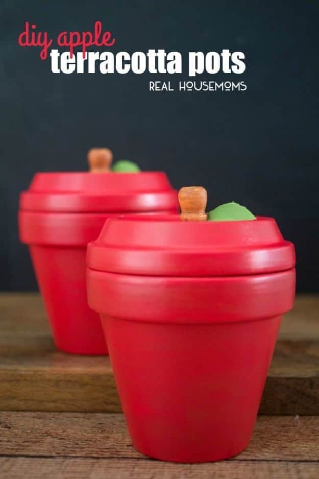 DIY Apple Crafts | Cheap DIY Teachers Gifts - DIY Apple Terracota Pots - Cute and Easy DIY Ideas With Apples - Painting, Mason Jars, Home Decor