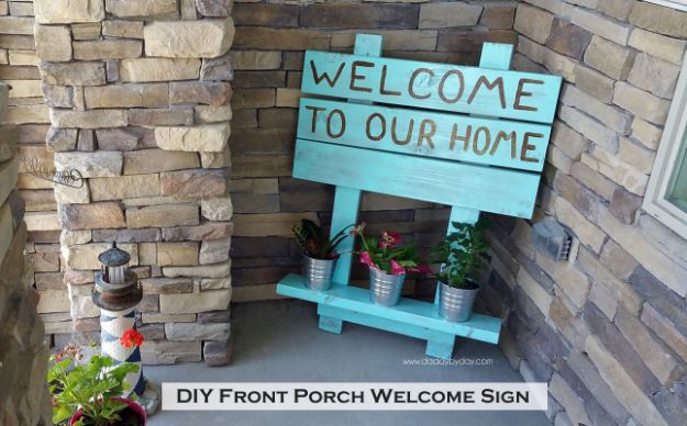 DIY Signs To Make For Your Home | DIY Front Porch Welcome Sign - Rustic Wall Art Ideas and Homemade Sign for Bedroom, Kitchen, Farmhouse Decor | Stencil Pallet and Distressed Vintage