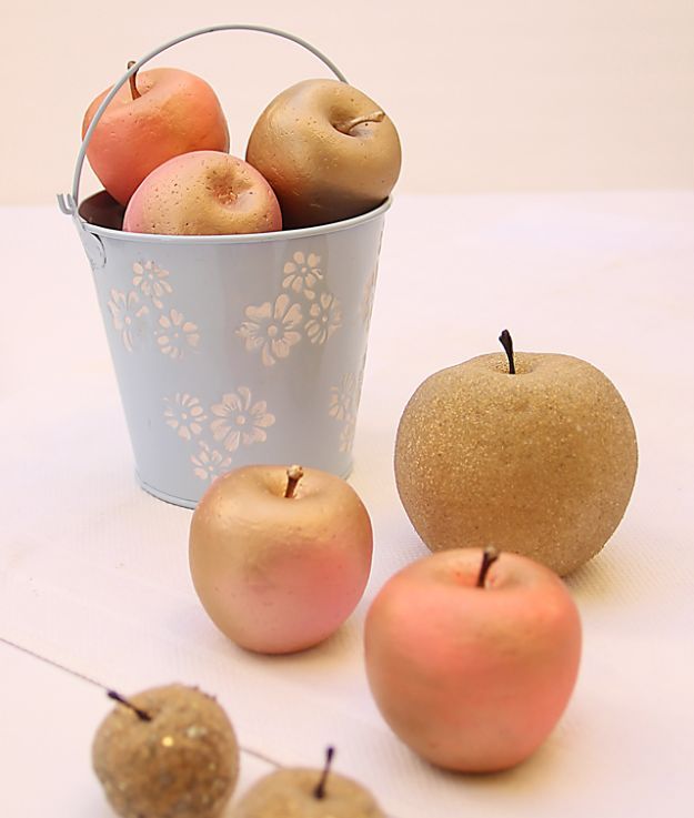 DIY Apple Crafts | DIY Gilded Apples - Cute and Easy DIY Ideas With Apples - Painting, Mason Jars, Home Decor