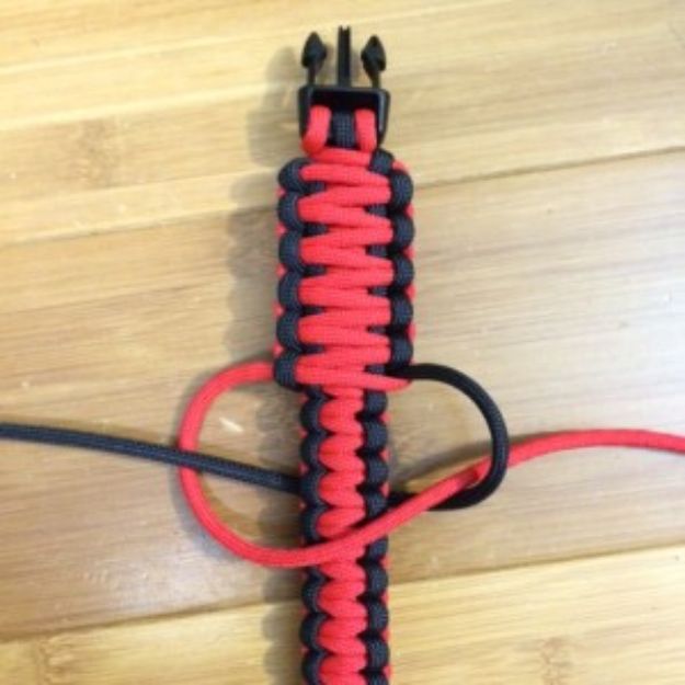 DIY Paracord Bracelet Ideas - King Cobra Paracord Bracelet - Tutorials for Easy Woven Paracord Bracelets | Survival and Stitched Patterns With Instructions and How To