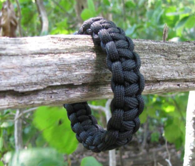 DIY Paracord Bracelet Ideas - Paracord One Color Cobra Weave Bracelet - Tutorials for Easy Woven Paracord Bracelets | Survival and Stitched Patterns With Instructions and How To