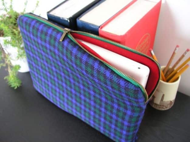 DIY Laptop Bags - Plaid Electronics Sleeve - Easy Bag Projects to Make For Your Computer - Cool and Cheap Homemade Messnger Bags, Cases for Laptops - Shoulder Bag and Briefcase, Backpack