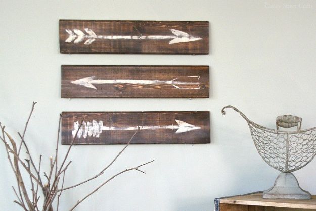 DIY Signs To Make For Your Home | Rustic Painted Arrows - Rustic Wall Art Ideas and Homemade Sign for Bedroom, Kitchen, Farmhouse Decor | Stencil Pallet and Distressed Vintage