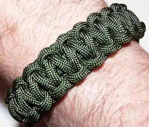 DIY Paracord Bracelet Ideas - Single-color Cobra Braid Paracord Survival Bracelet - Tutorials for Easy Woven Paracord Bracelets | Survival and Stitched Patterns With Instructions and How To