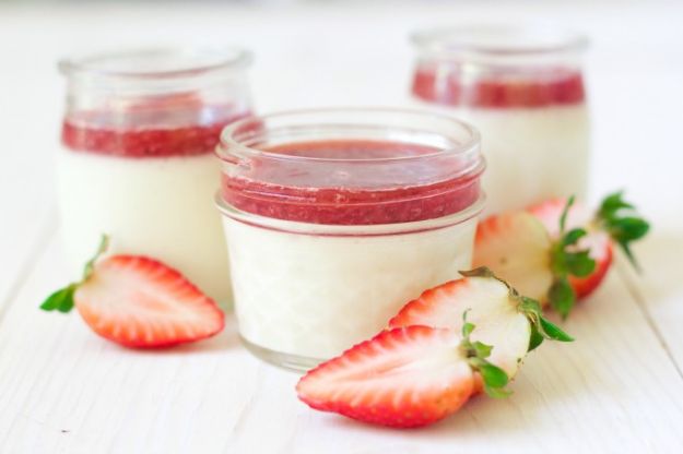 Best Strawberry Recipes - 10-Minute Strawberry Panna Cotta - Easy Recipe Ideas With Fresh Strawberries - Dessert, Cakes, Breakfast, Muffins, Pie, Salad